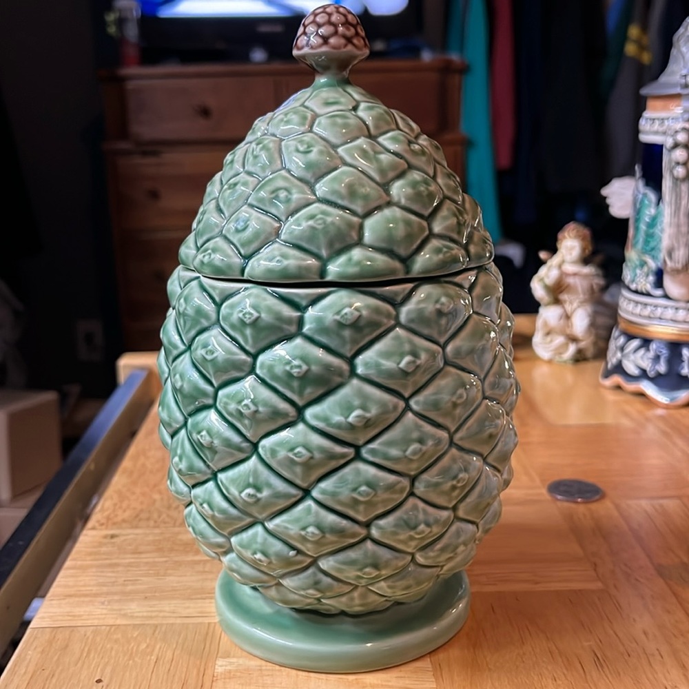 Bordallo Pinneiro Portugal Jar